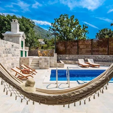 Villa Latina 2 *