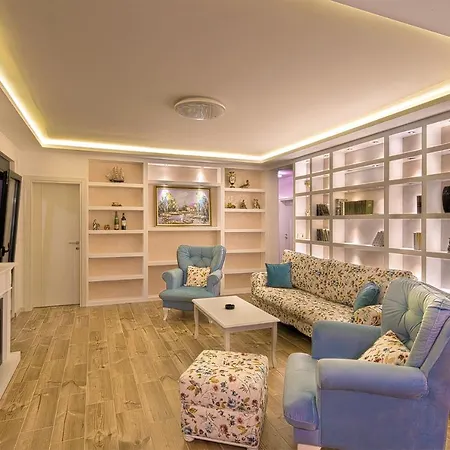 Latina 2 Villa *